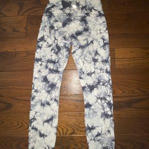 Lululemon Athletica, Size 4, Black, White and Grey